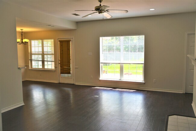 Building Photo - 3510 Vienna Dr
