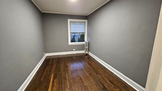 Building Photo - 6541 N Francisco Ave