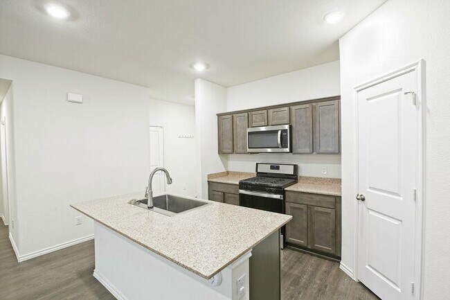 Building Photo - 1111 Emerald Gate Dr