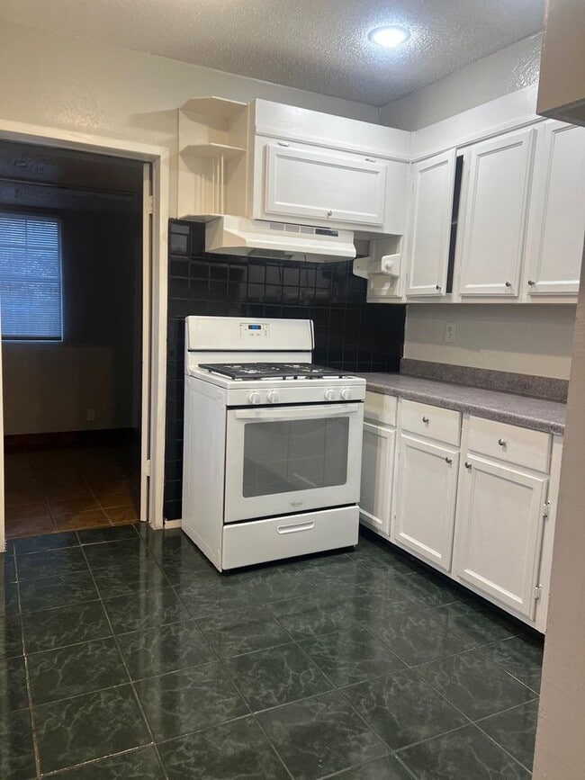 Building Photo - Great 3 Bedroom 1 Bathroom Home Near the Fairgrounds!