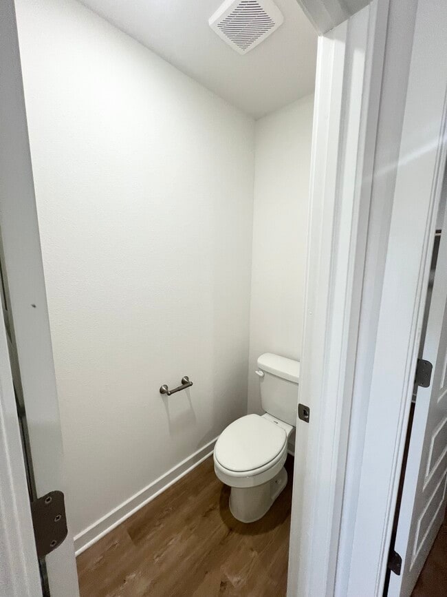 Building Photo - 561 Shepherd St