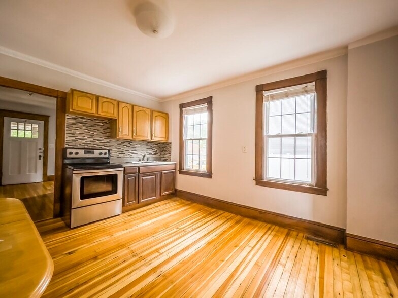 Building Photo - 116 Hampden St