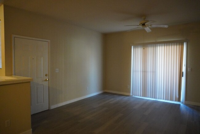 Building Photo - Must see 1 Bedroom Condo!