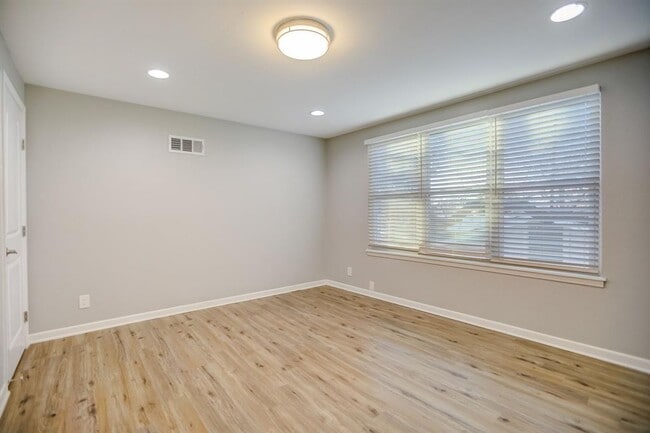 Building Photo - 2507 Rogge Ln
