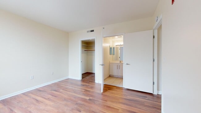 Building Photo - Spacious 1,000 Square Foot Two Bedroom Condo in HOT Southwest Market- Parking Included, Washer/Dr...