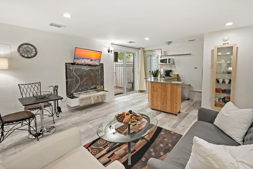 Building Photo - 2320 Hunters Square Ct