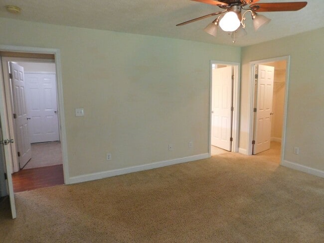 Building Photo - 408 Sweet Gum Way