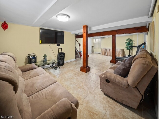 Building Photo - 714 Irvington Ave