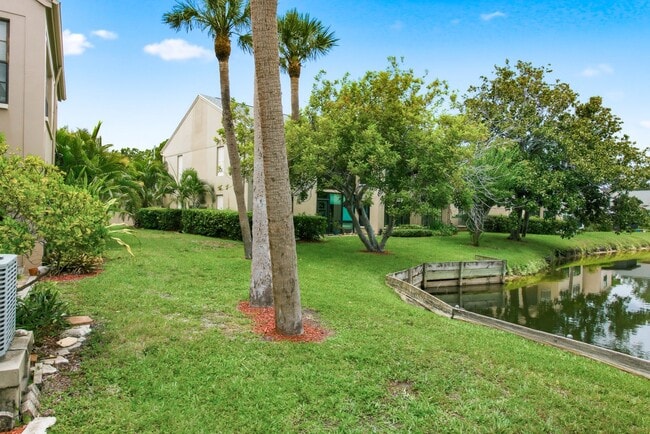 Building Photo - 2453 Egret Blvd