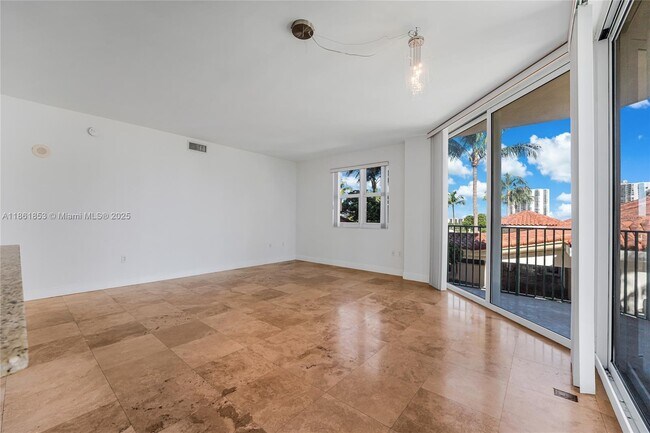 Building Photo - 19900 E Country Club Dr