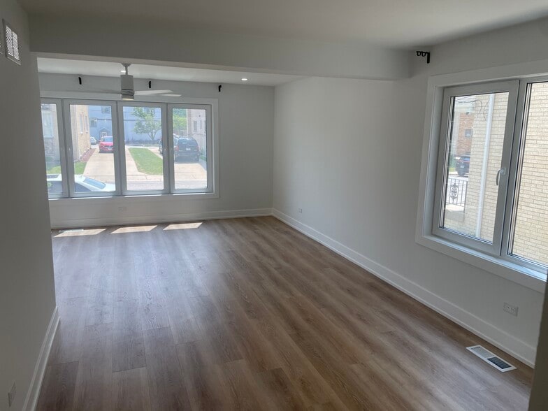 Building Photo - 7854 W Cahill Ter