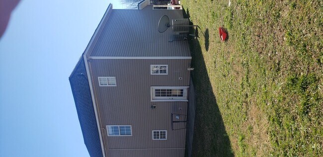 Building Photo - 827 GA-72