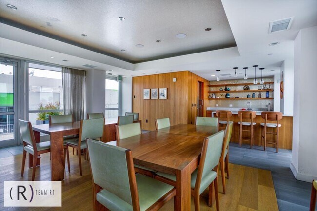 Building Photo - Oceanview Luxurious Chic Condo for High Quality Lifestyle