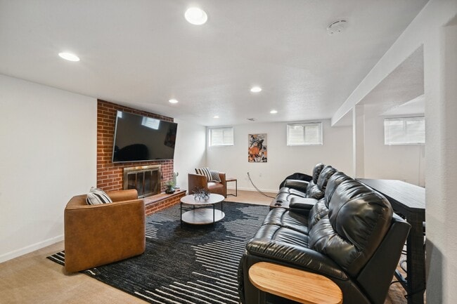 Building Photo - 5944 S Milwaukee Way