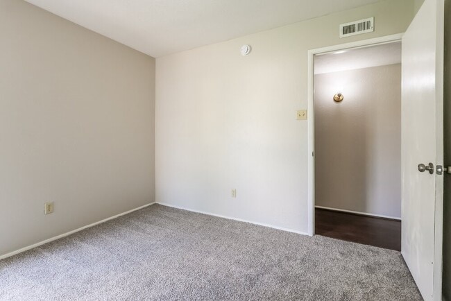 Building Photo - 2674 Lark Ln