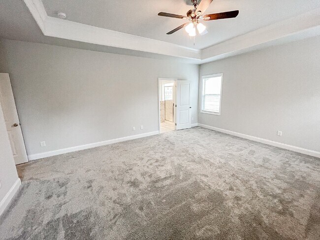 Building Photo - 4624 Silver Oak Dr SW