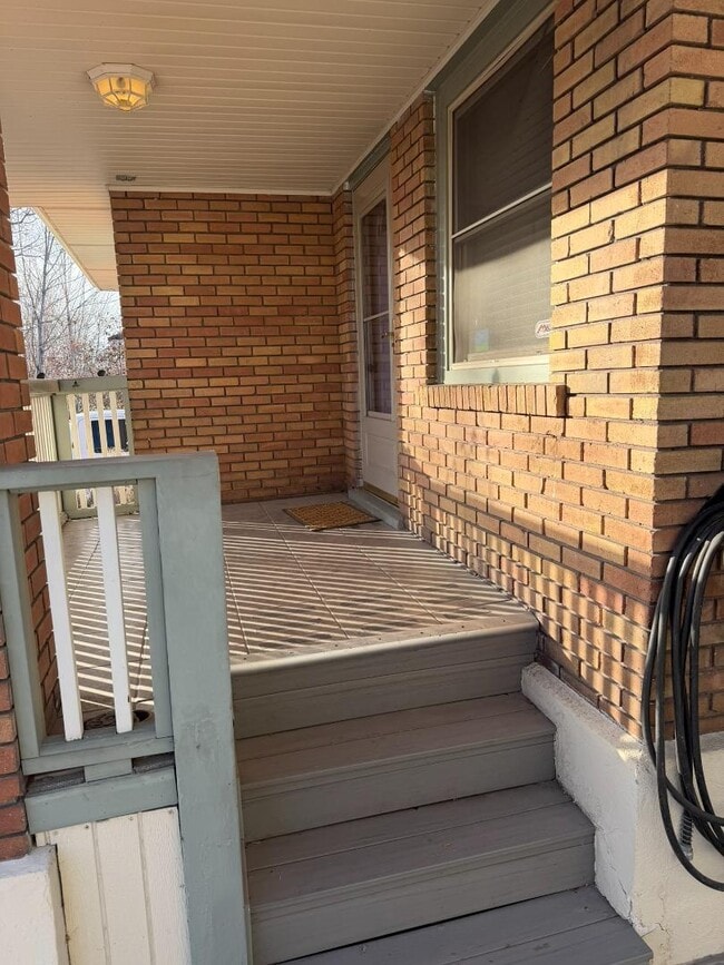 Building Photo - 565 Hollywood Ave