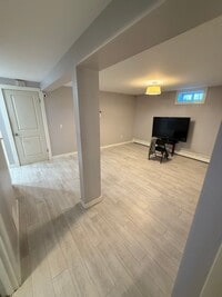 Building Photo - Dunbar Ave (121)
