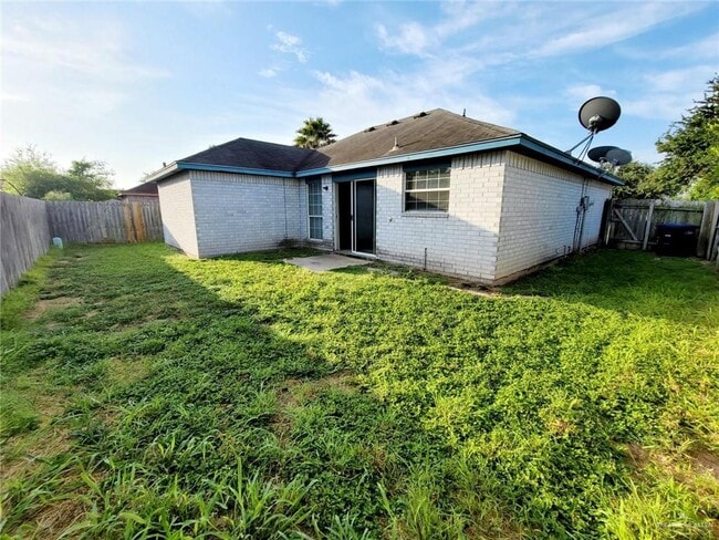 Building Photo - 11 Flamingo Ave