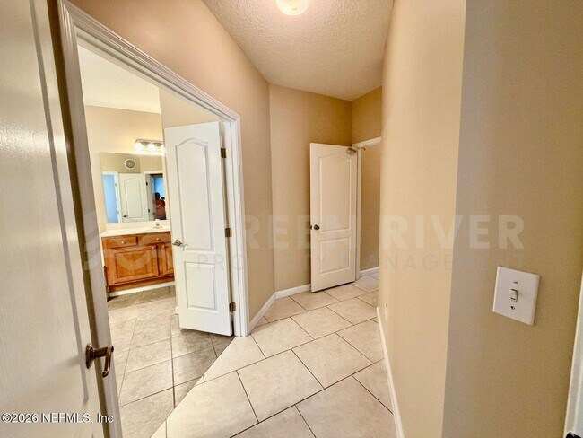 Building Photo - 1462 Scenic Oaks Dr