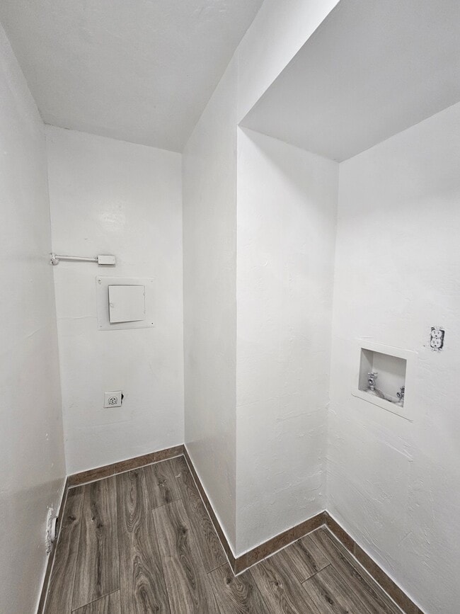 Building Photo - Apache Road Apartments