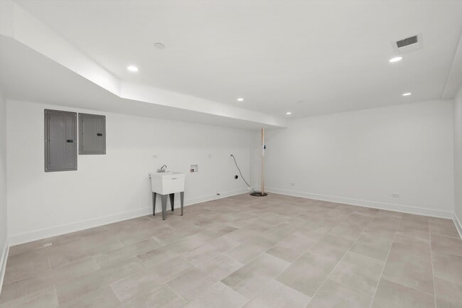 Building Photo - 1037 Belleforte Ave