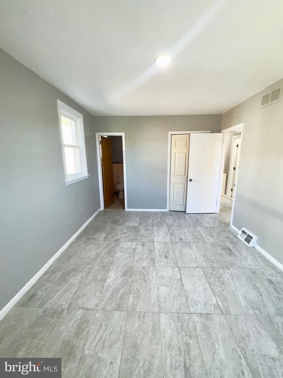 Building Photo - 7806 Summerdale Ave