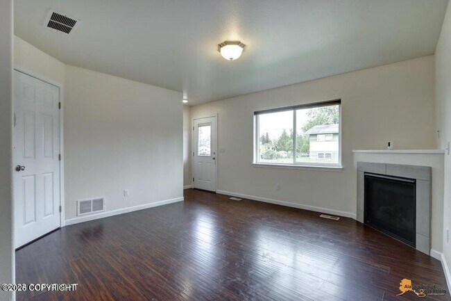 Building Photo - 1337 E 14th Ave