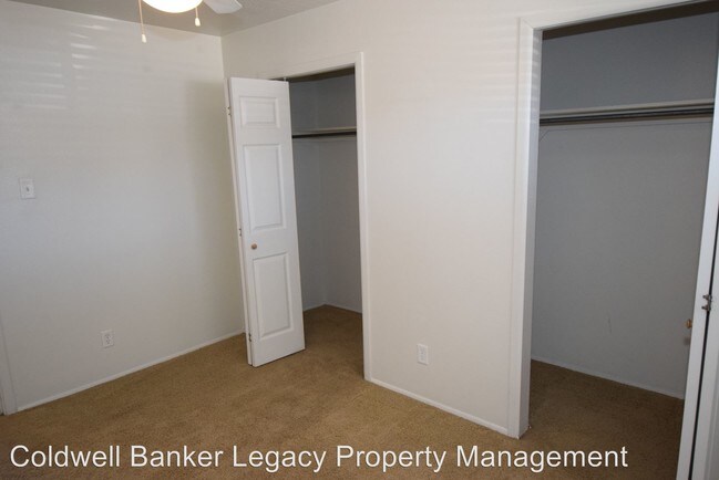 Building Photo - 9408 Candelaria Rd NE