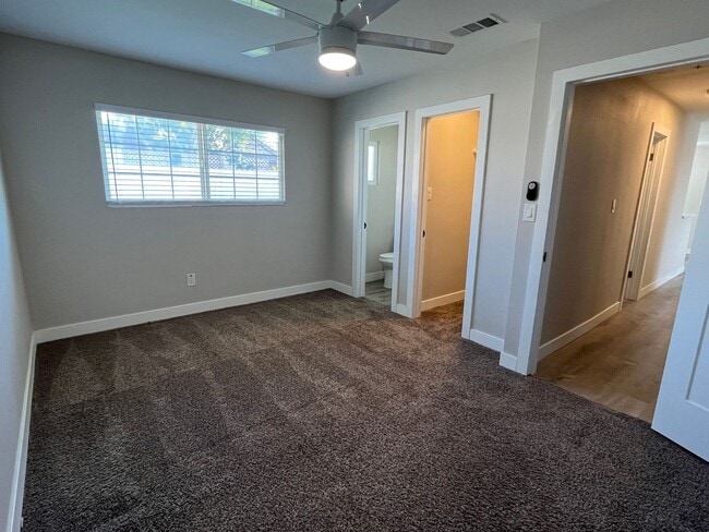 Building Photo - 3 Bedroom Home in Paradise Hills