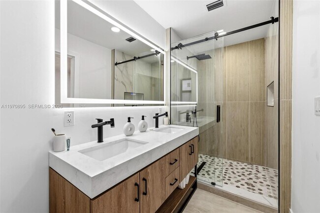 Building Photo - 751 NE 80th St