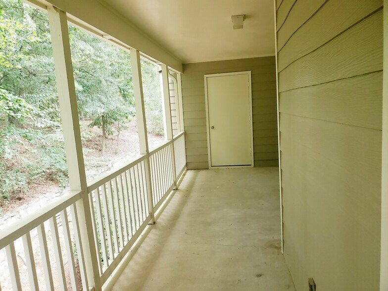 Building Photo - 14 Springhedge Ct St