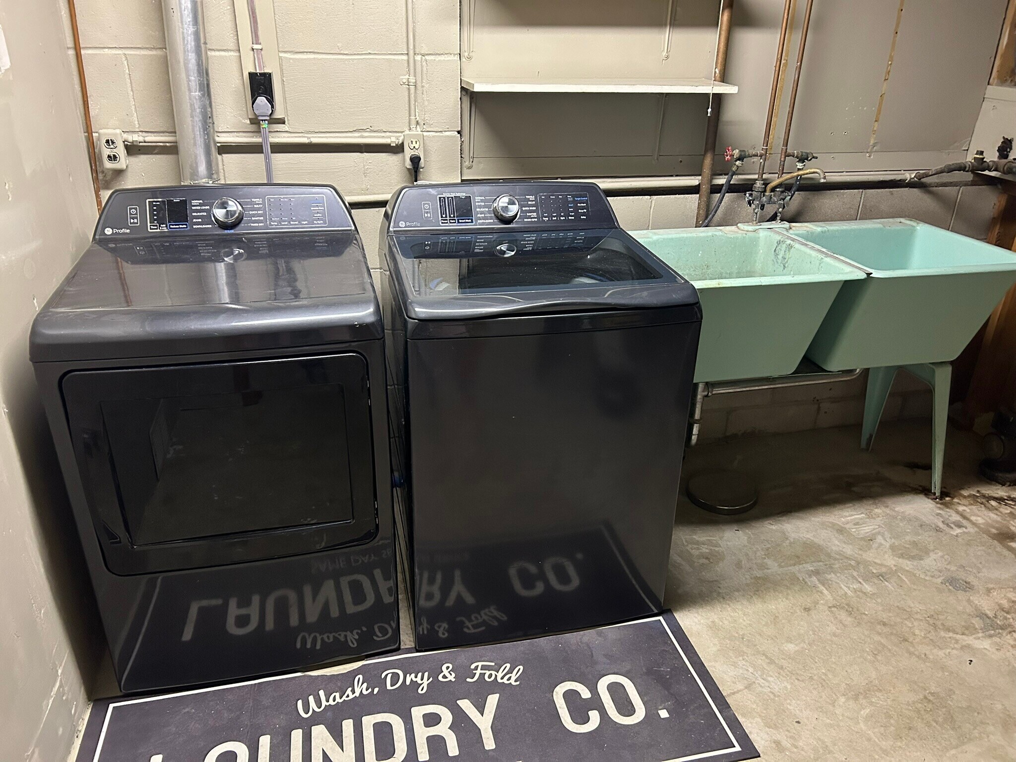 Laundry room - 2706 Mackubin St