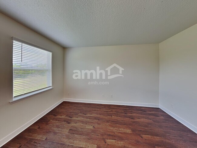 Building Photo - 413 Crestrun Loop