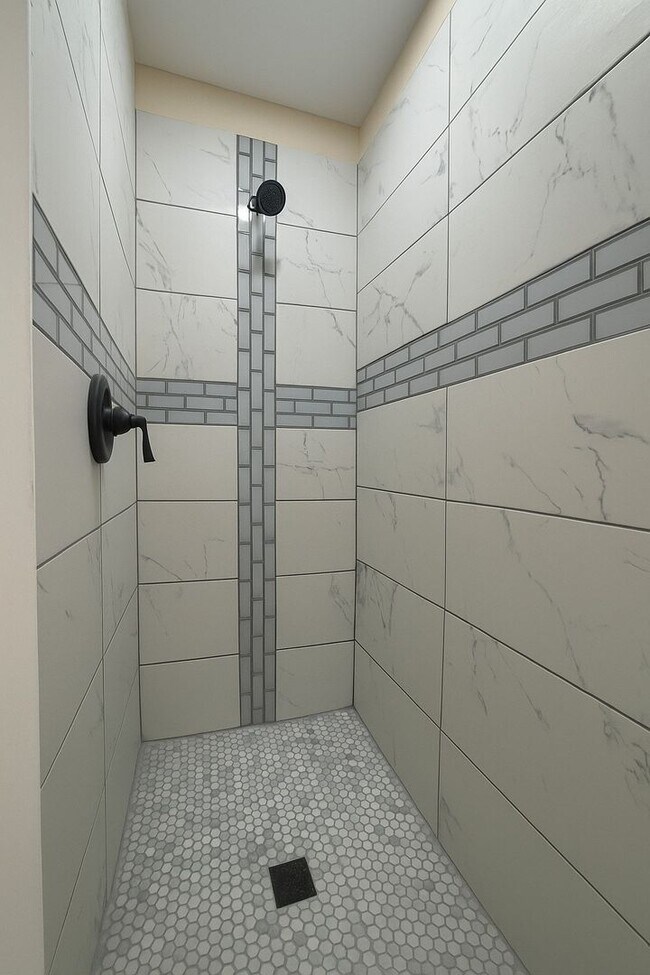 Building Photo - Elegant Newly Remodeled 3-Bedroom Home in ...