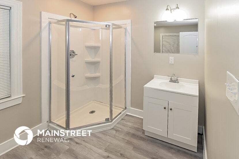 Building Photo - 563 Sandridge St