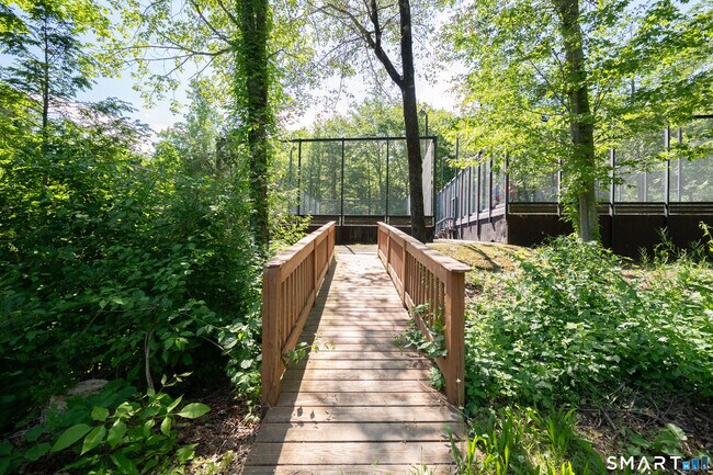 Building Photo - 213 Ledge Dr