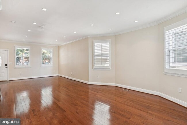 Building Photo - 908 Longfellow St NW