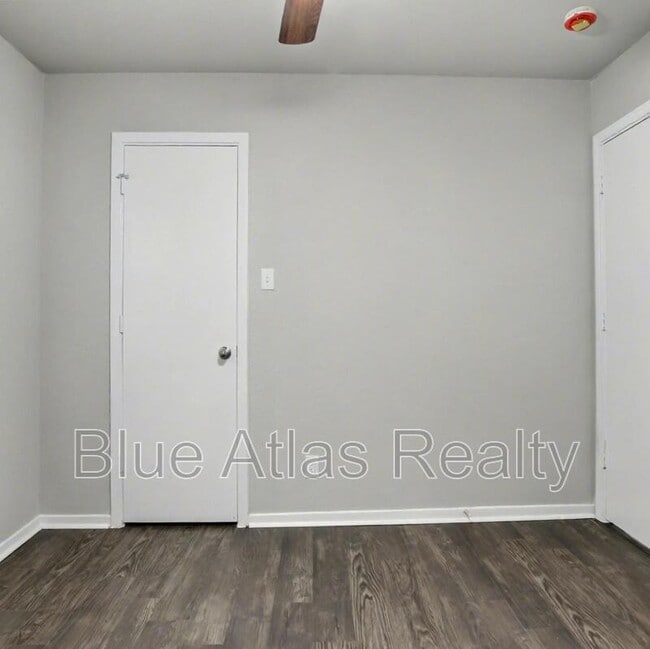 Building Photo - 1613 Continental Dr