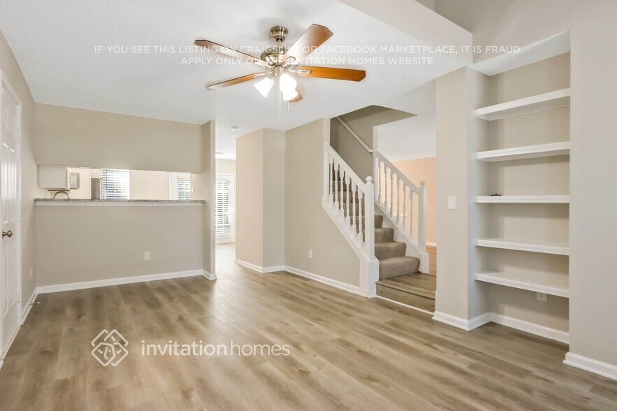 Building Photo - 6449 Eastbriar Dr