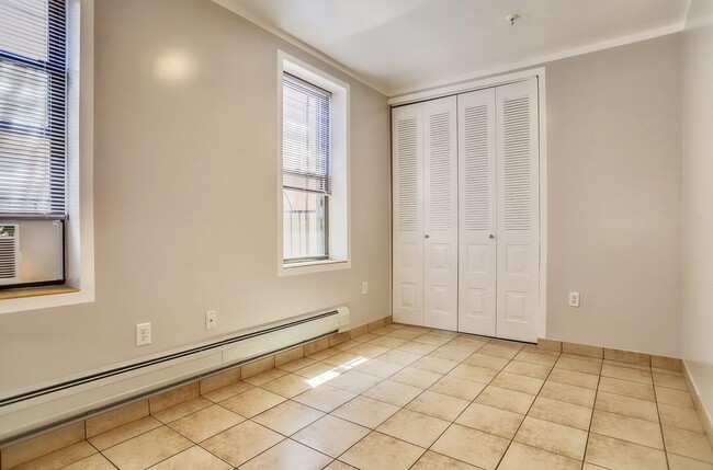 Building Photo - 715 28th St