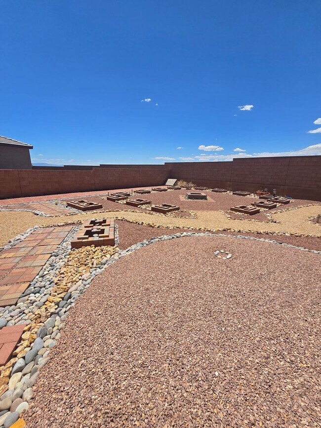 Building Photo - 4 bedroom in Los Diamantes