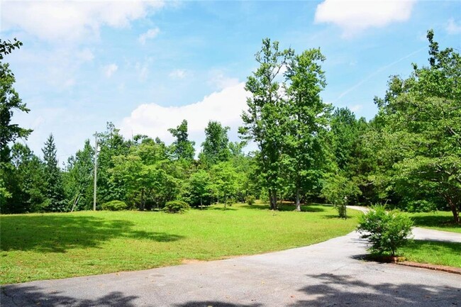 Building Photo - 2948 Legion Lake Rd