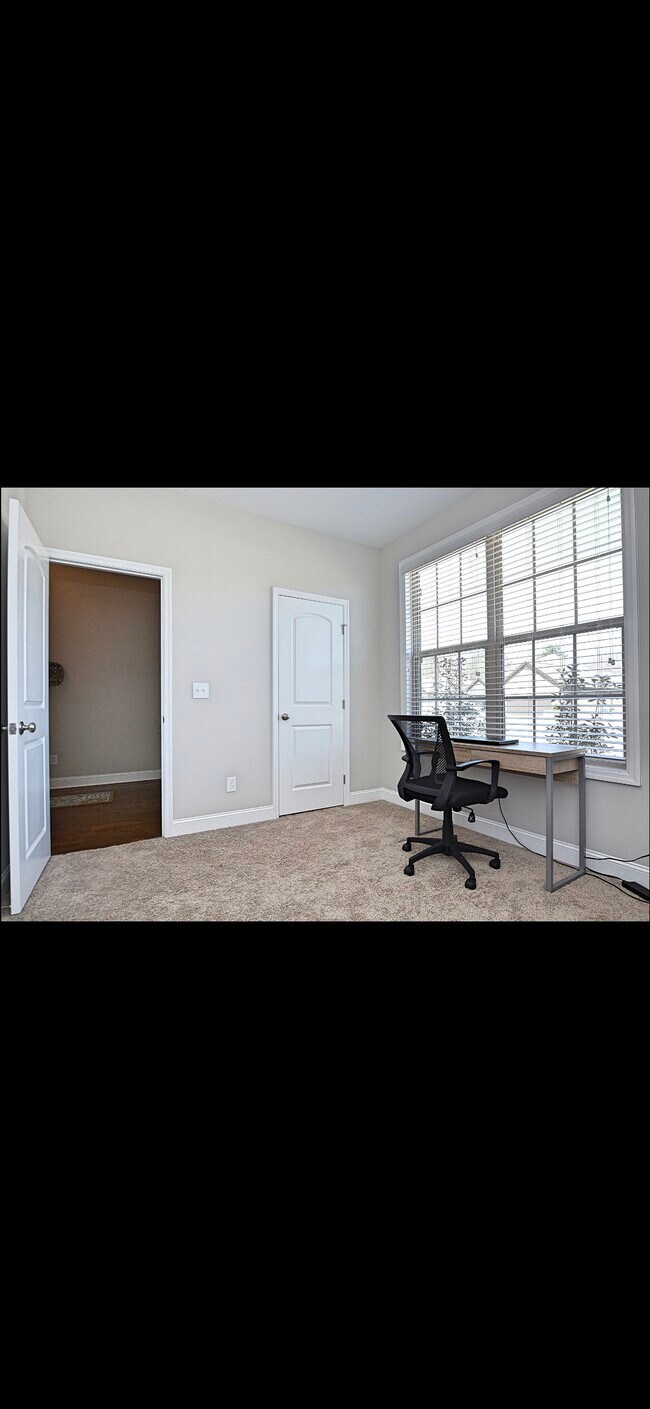 Building Photo - 605 Summerdawn Pl