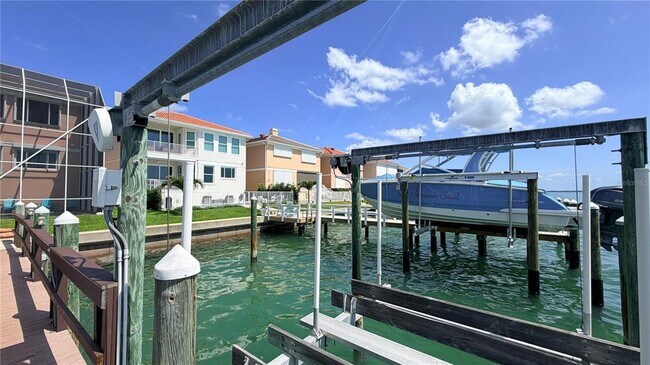 Building Photo - 218 Sand Key Estates Dr
