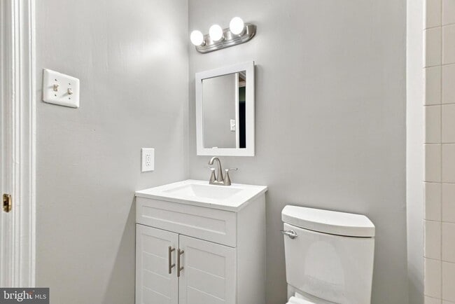 Building Photo - 8346 Stationhouse Ct