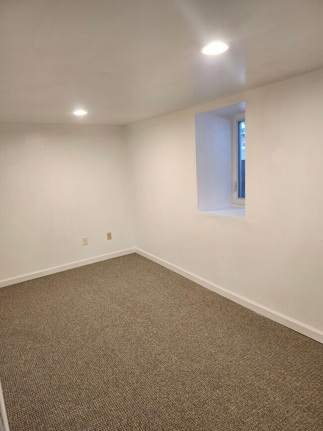 Building Photo - 4 Church St