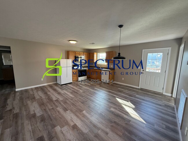 Building Photo - Now accepting applications for a 3 bedroom 2 bath single family home in Kodak, TN