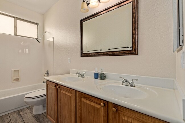 Building Photo - 3 Bedroom with Den in Chandler