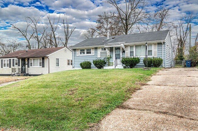 Building Photo - 3-Bedroom Home with Hardwood Floors & Fenced Yard in St. Louis